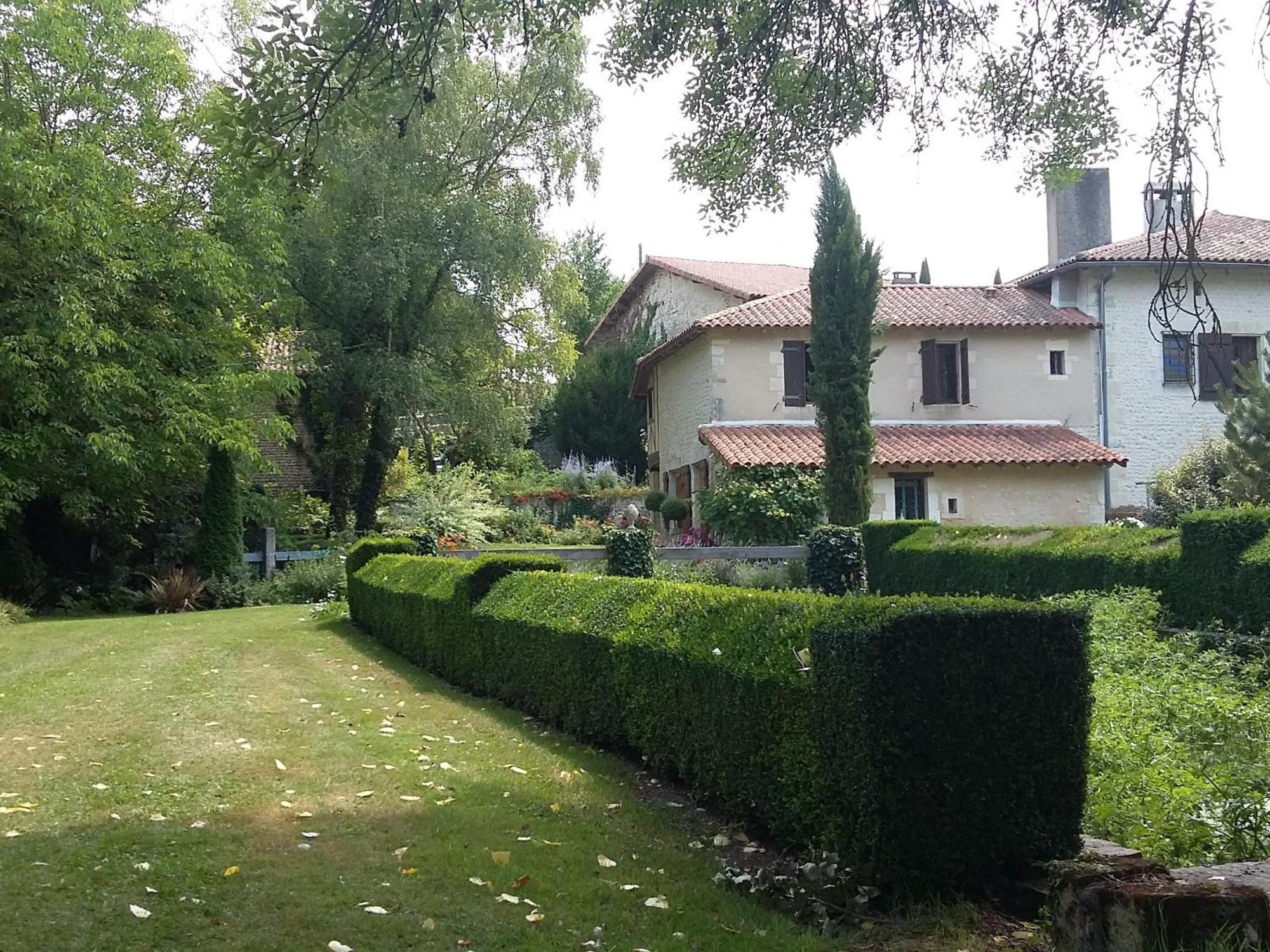 Moulin Rouhaud Hotel Montboyer Exterior foto